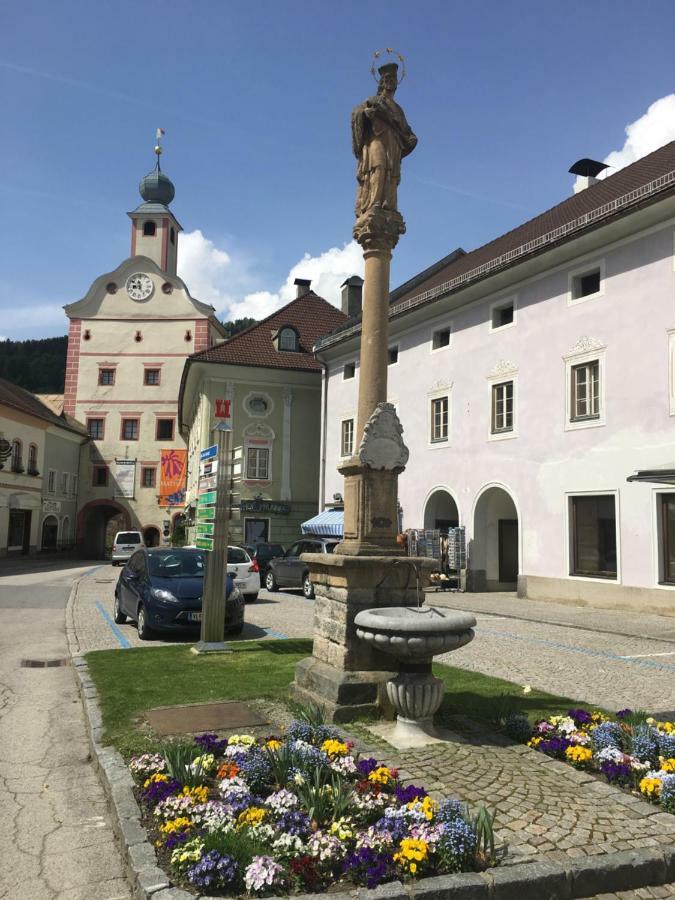 Large Family Siren * Leoben (Carinthia)